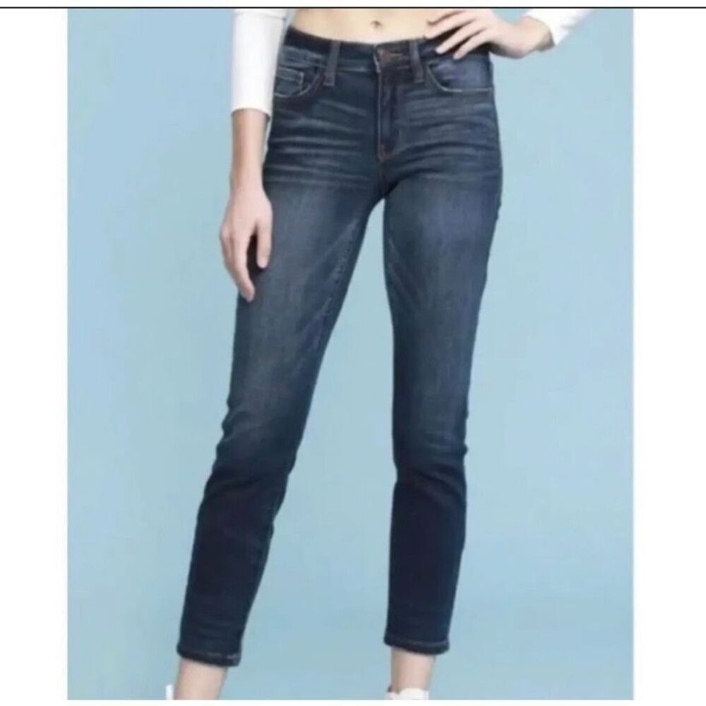 Judy Blue relaxed fit stretchy 13/31 boutique distressed jeans